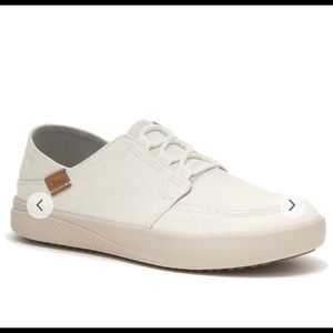 Women's Ojai 3-Eye new in the box size 7